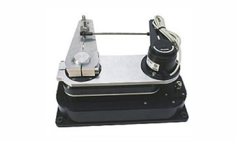 B&G Simrad 21119896 DD15 direct mechanical drive, black base with a steel lever arm, a dial and a short cable