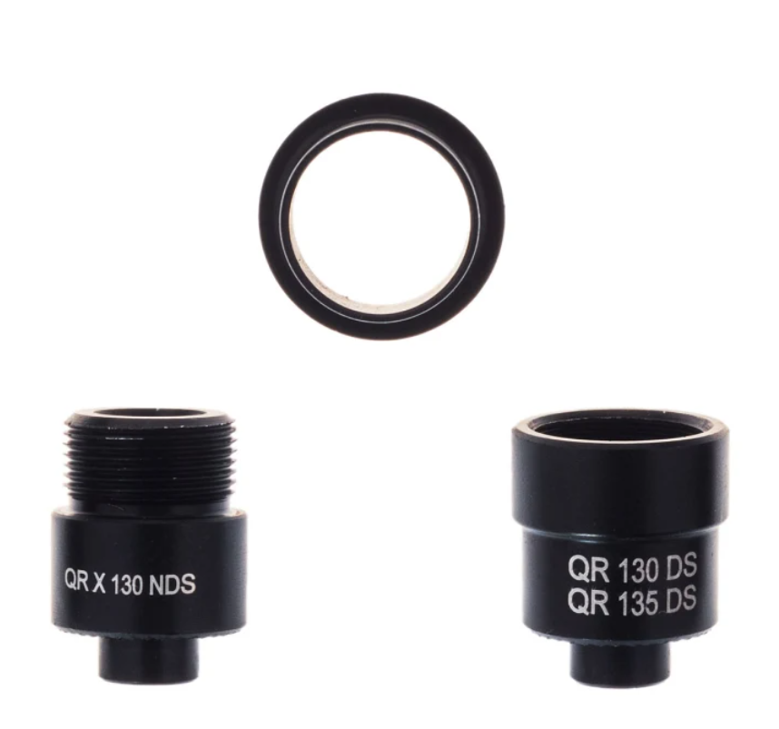 Block caps S0053 for direct drives, black ring and two threaded cylindrical caps marked QR 130